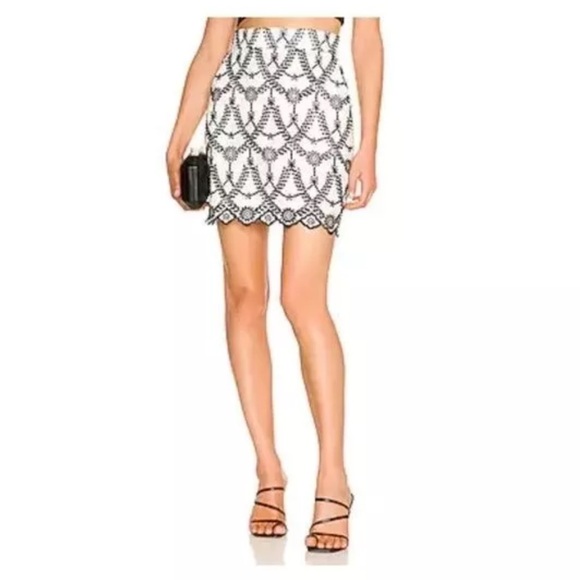 NWT - MINKPINK Harvey Mini Skirt in White &‎ Black - Picture 1 of 5